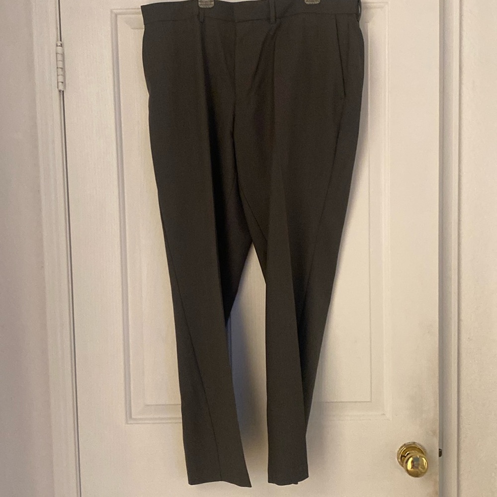 HAGGAR DRESS PANTS IN GRAY 36 30